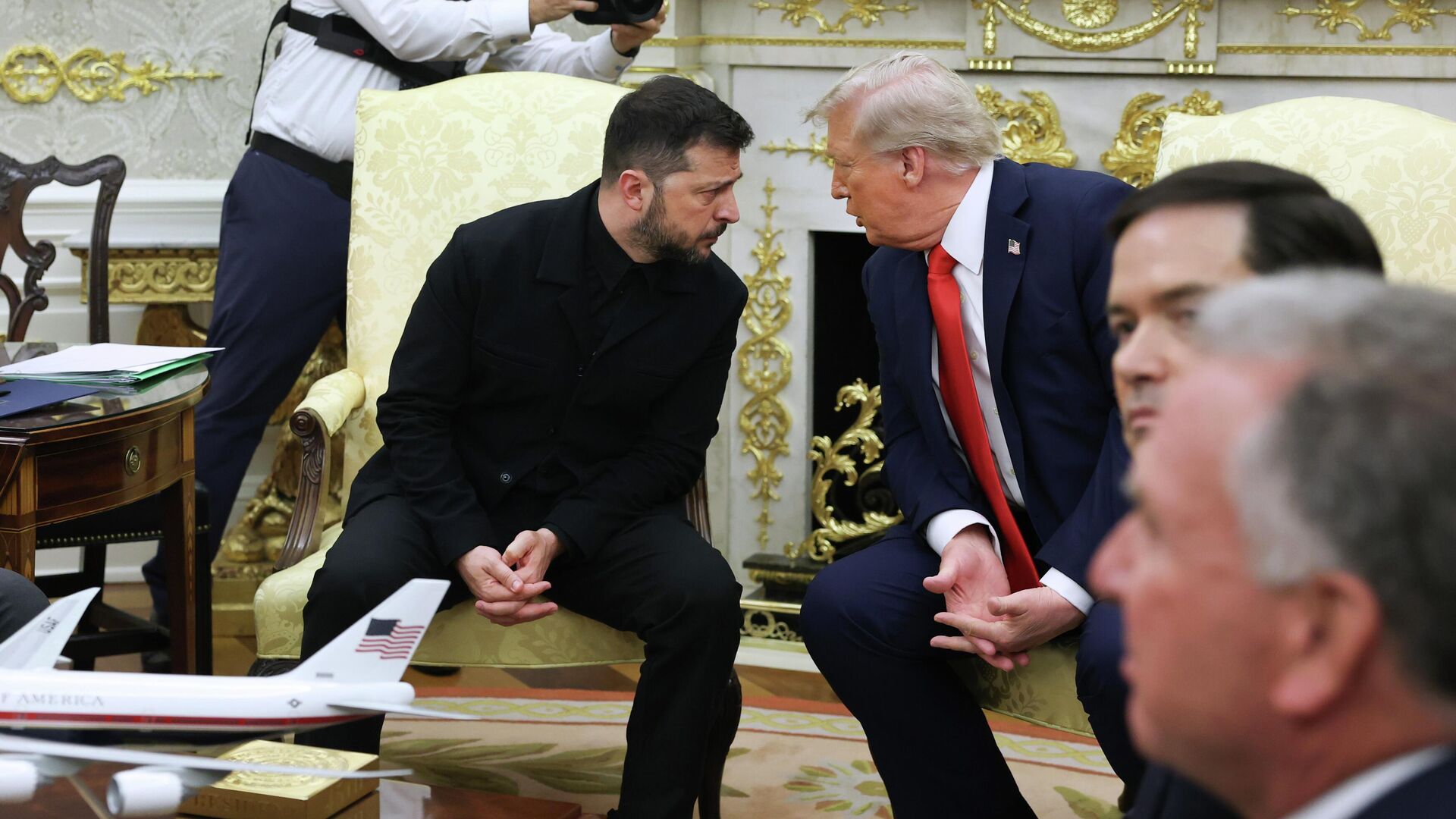 Трамп призвал к трехсторонней встрече для урегулирования на Украине